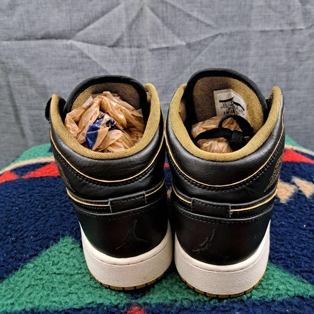 %Nike Air Jordan Retro 1 Mid Shoes Sneakers Youth Size 6 / AJ9